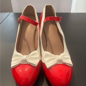 Red pumps with bow
